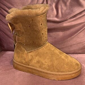 RHINESTONE 2 BOW TAN FUR BOOTS